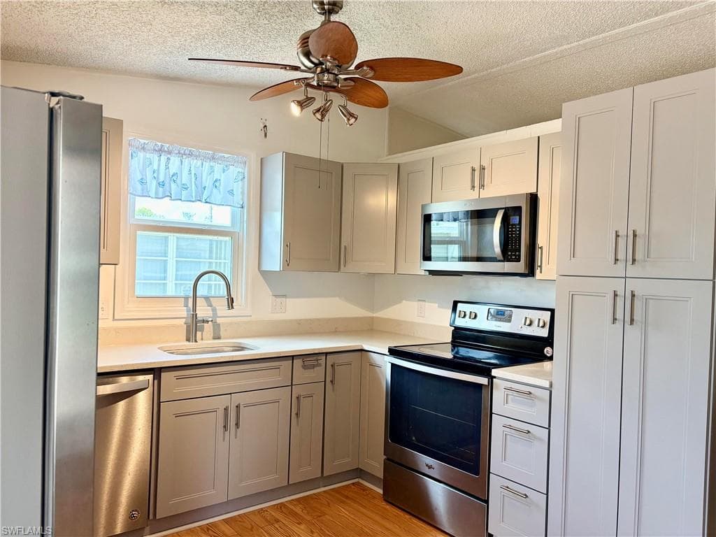 3134 Linwood DR-13