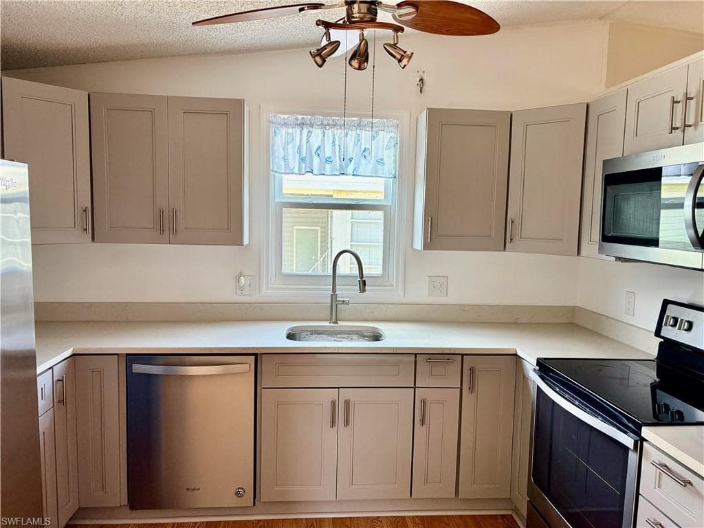 3134 Linwood DR-14