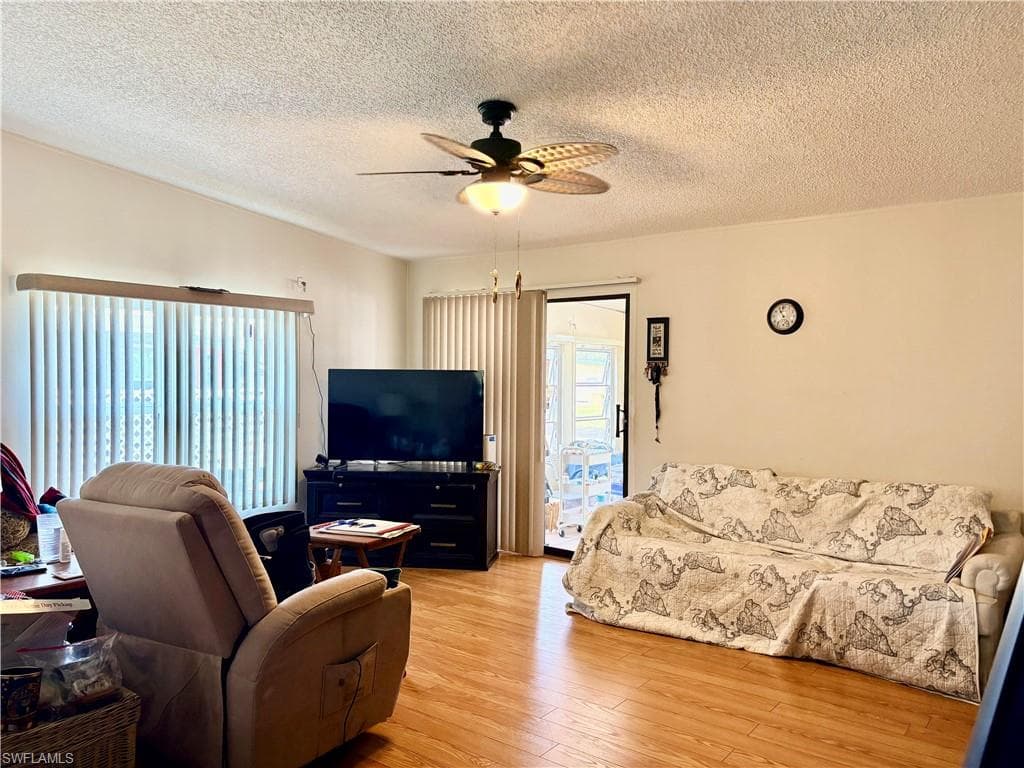 3134 Linwood DR-10