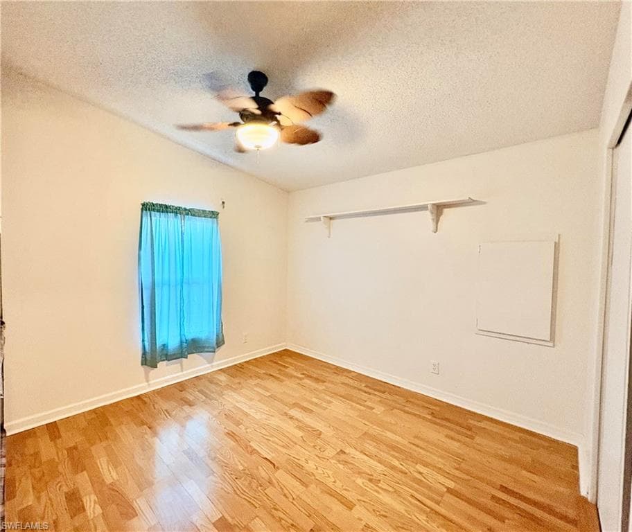 3134 Linwood DR-24