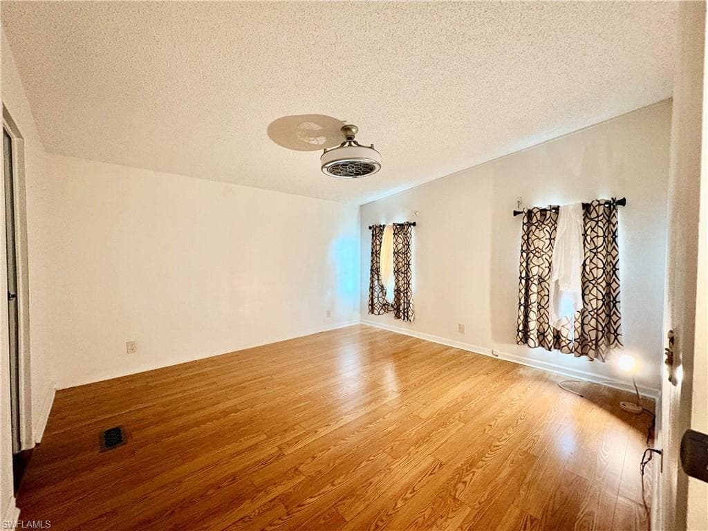 3134 Linwood DR-20
