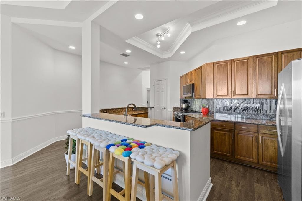 2743 1st ST 2703-7