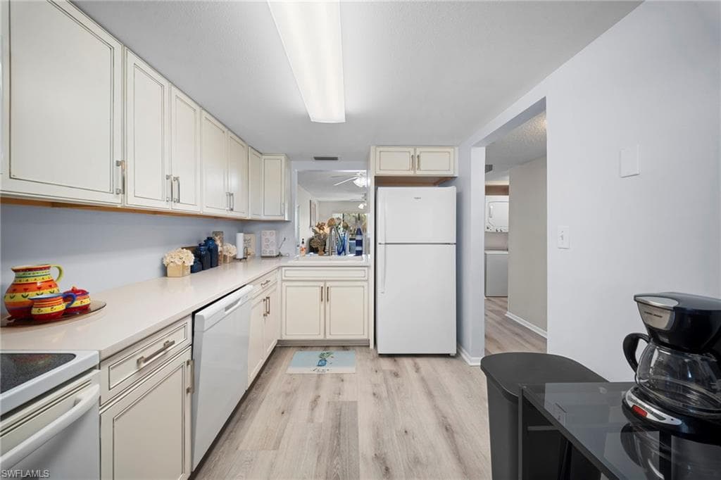2111 Barkeley LN 10-3