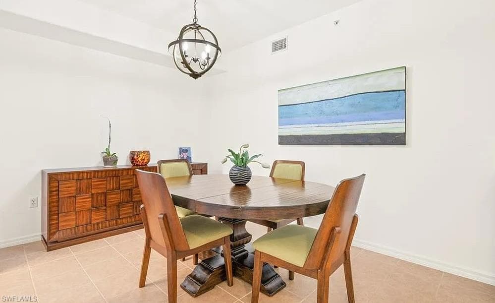 1315 Henley ST 1006-2