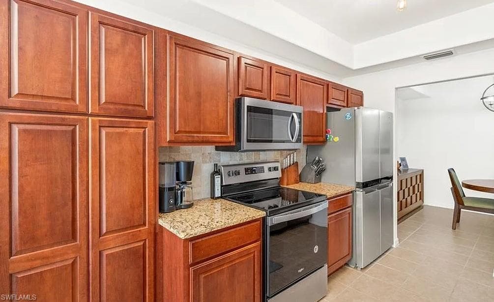 1315 Henley ST 1006-19