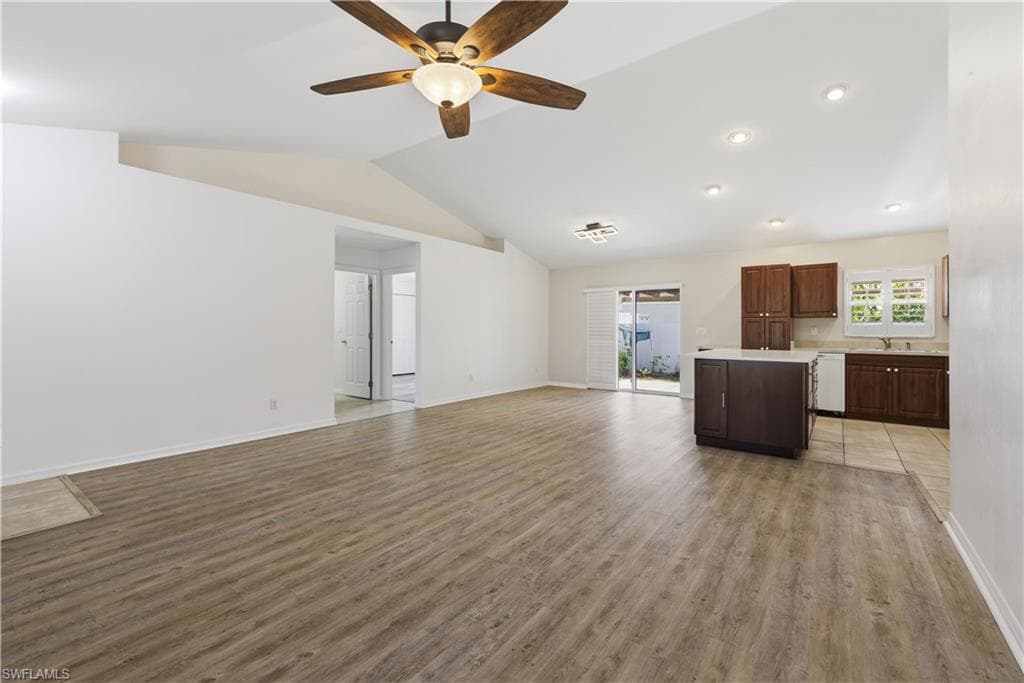 1082 Ridgeway DR-5