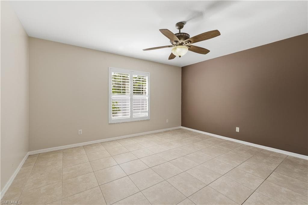 1082 Ridgeway DR-17