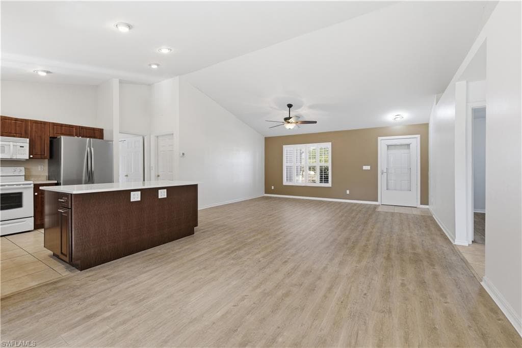 1082 Ridgeway DR-3