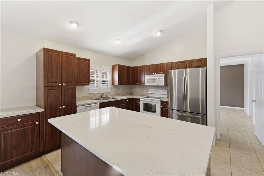1082 Ridgeway DR-7