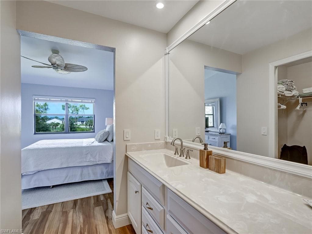 7300 Saint Ives WAY 5301-25