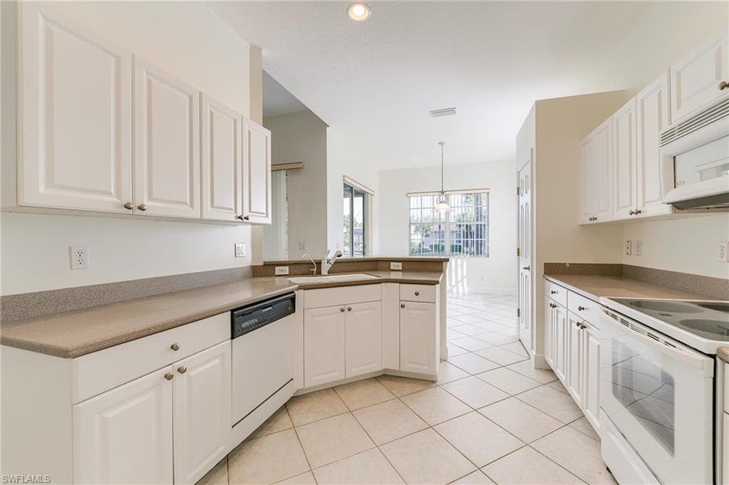 8916 Dartmoor WAY-22