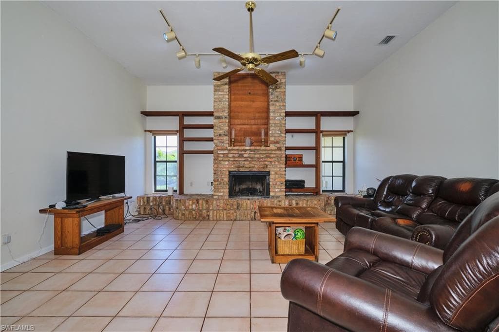 16560 Marc Allen DR-13