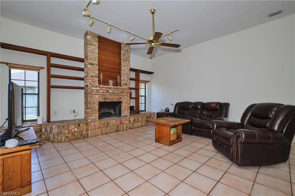 16560 Marc Allen DR-14