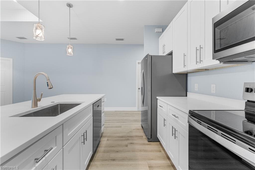 704 Broadway AVE-16