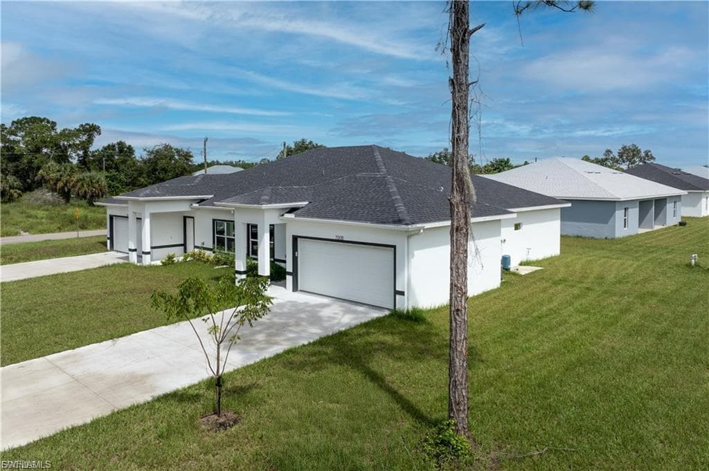 704 Broadway AVE-20