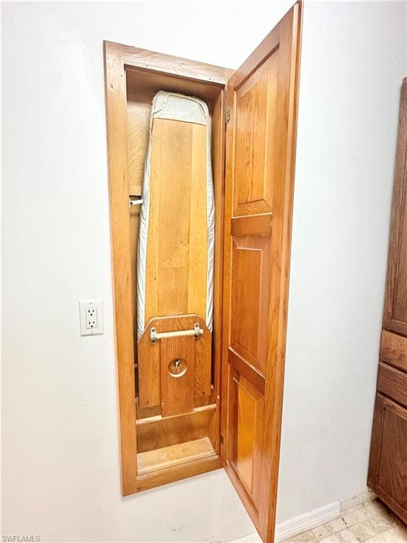 688 Valley DR-41