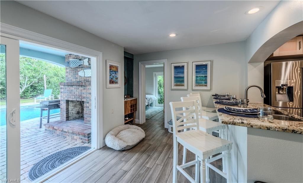 1385 Wisconsin DR-11