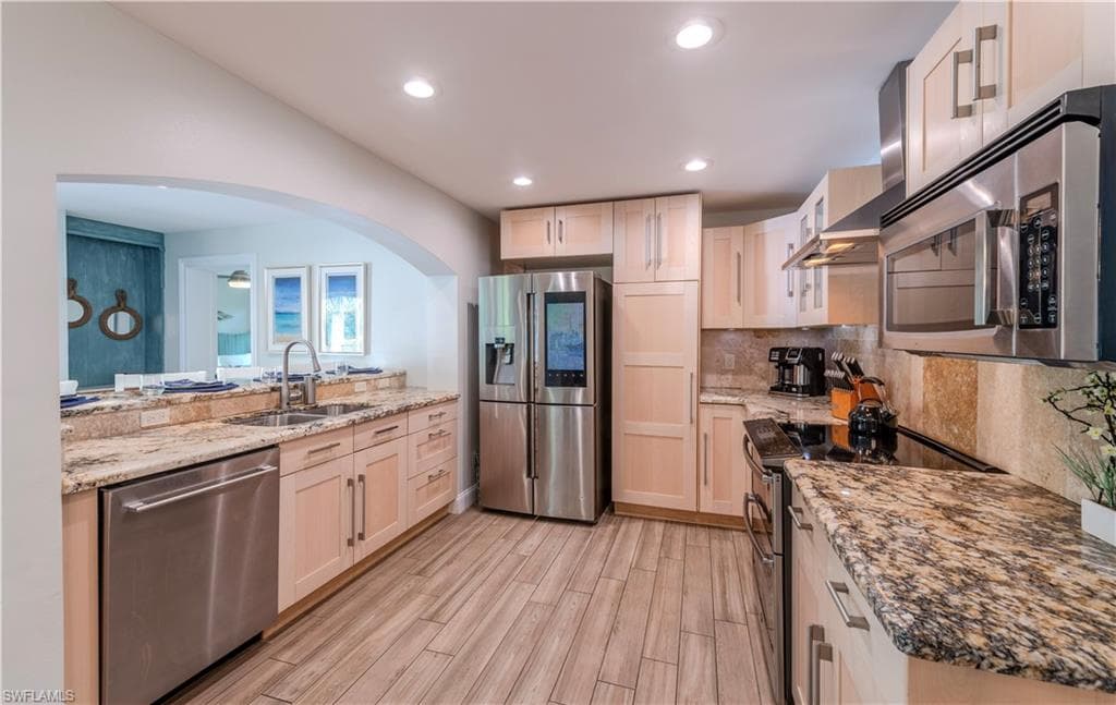 1385 Wisconsin DR-9