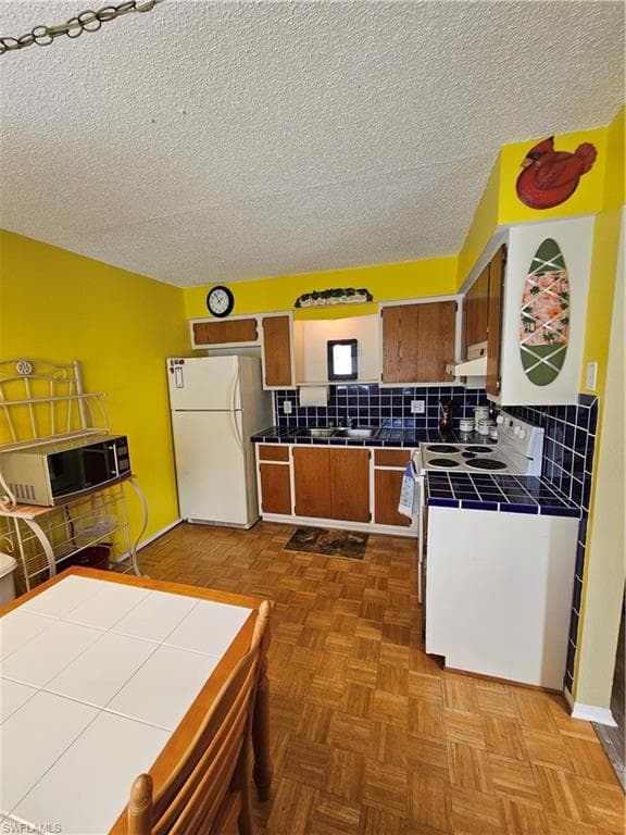 6777 Winkler RD 168-9