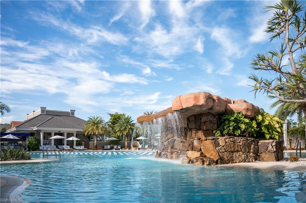 2220 Residence CIR-42
