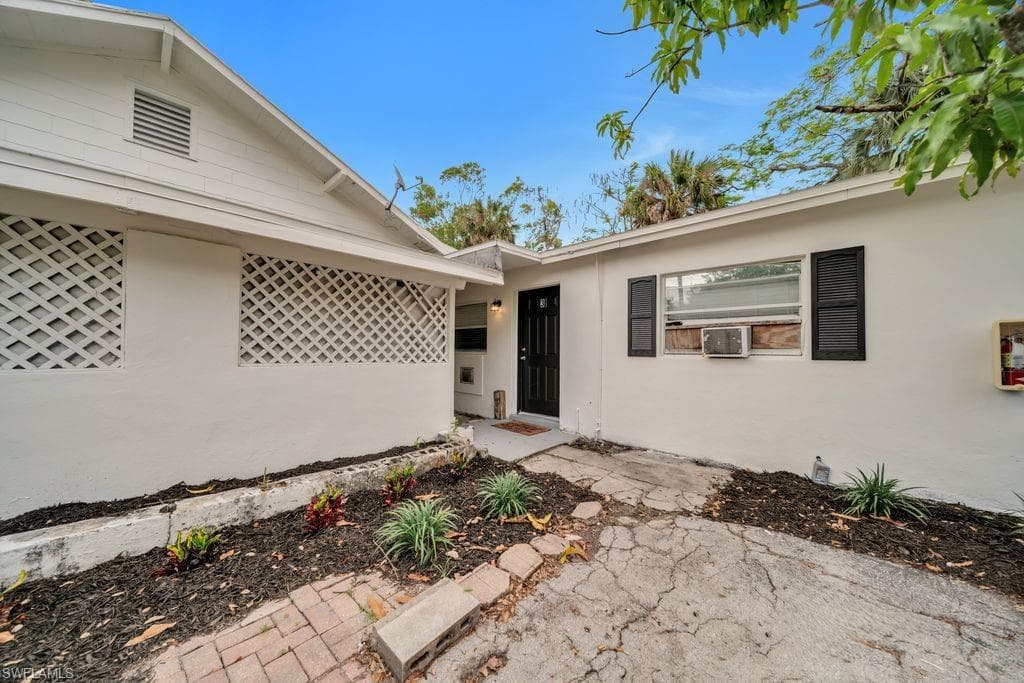 1840 Lafayette ST-16