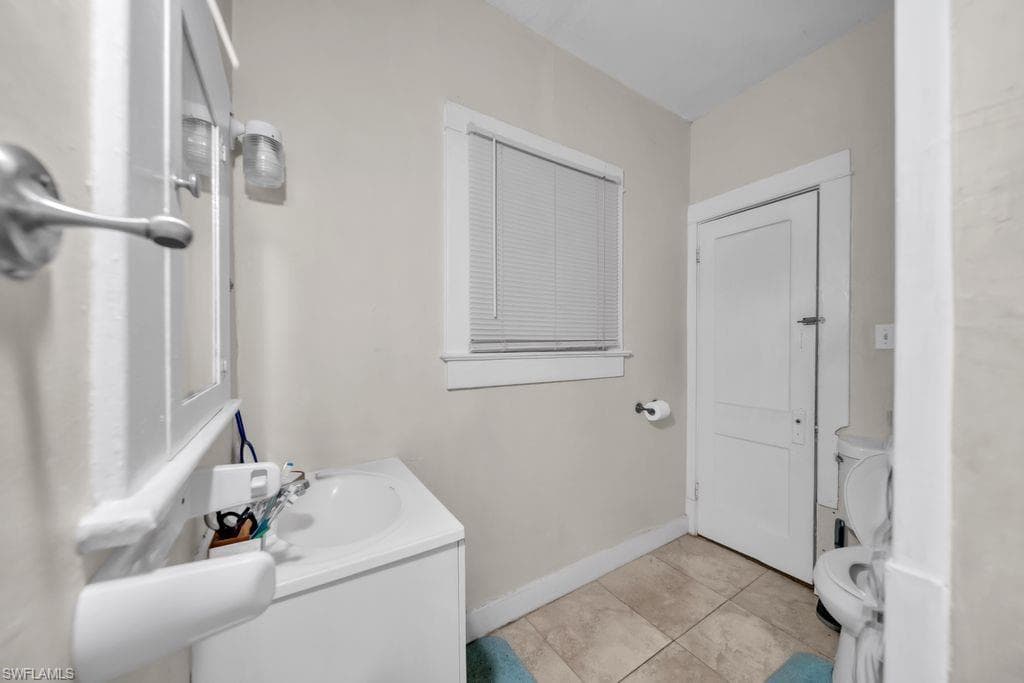 1840 Lafayette ST-15
