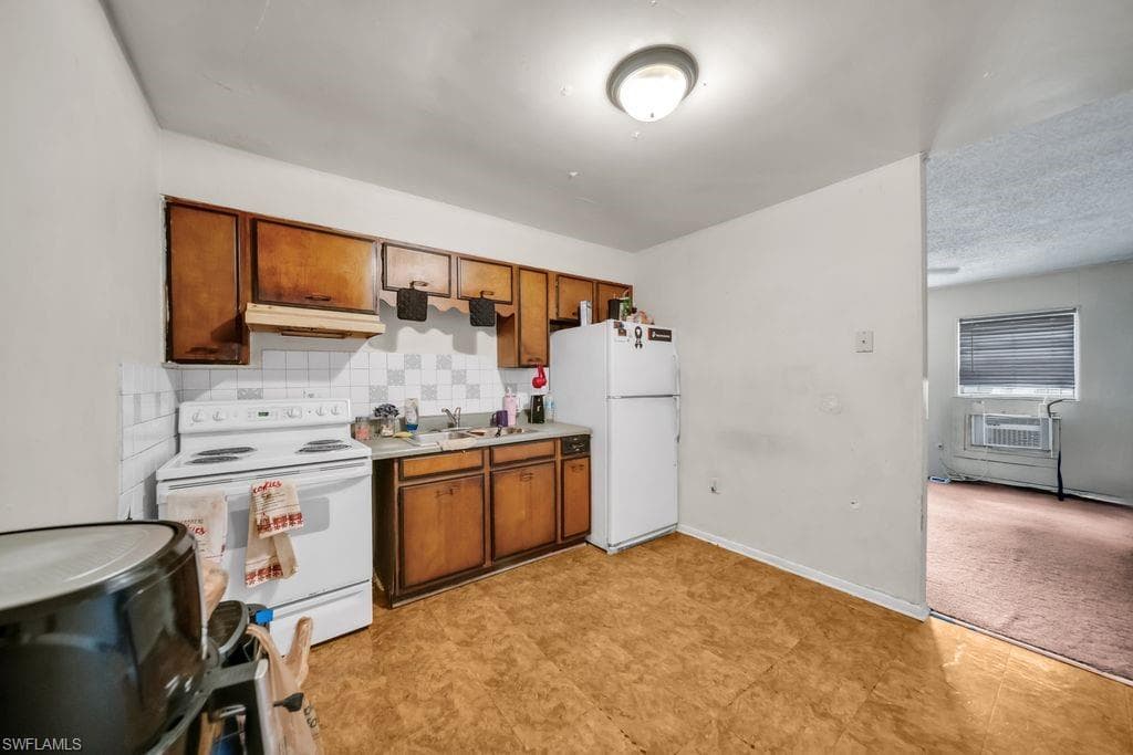 1840 Lafayette ST-8