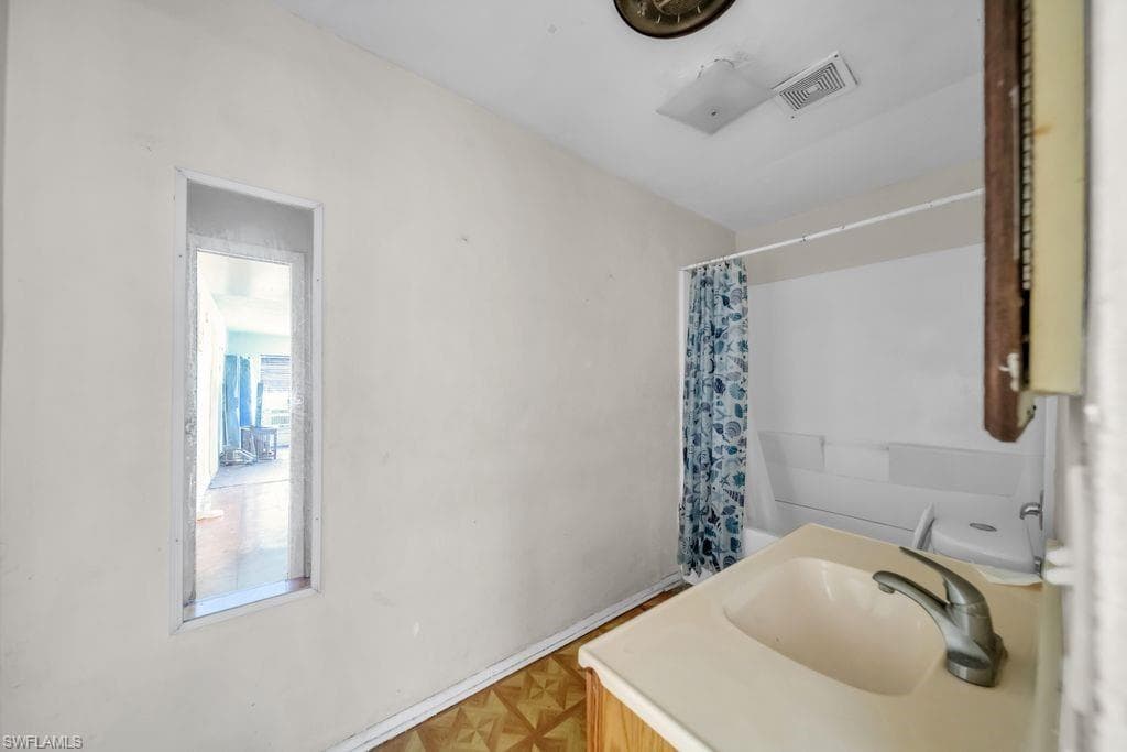 1840 Lafayette ST-9
