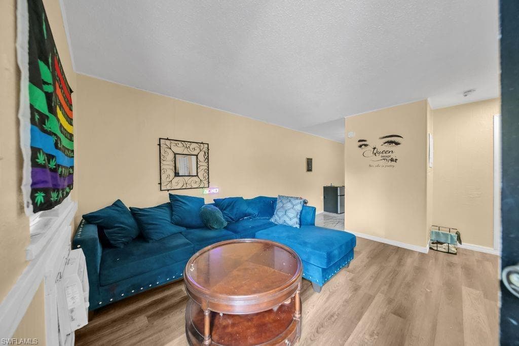 1840 Lafayette ST-20
