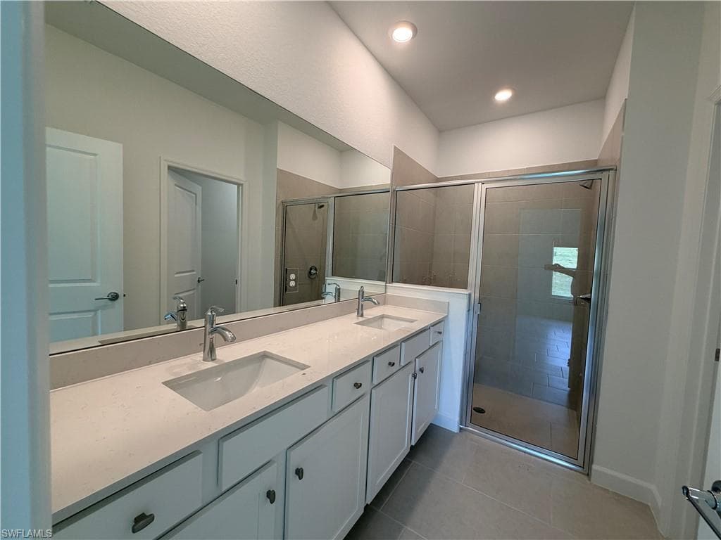 3917 Passion Vine DR-18