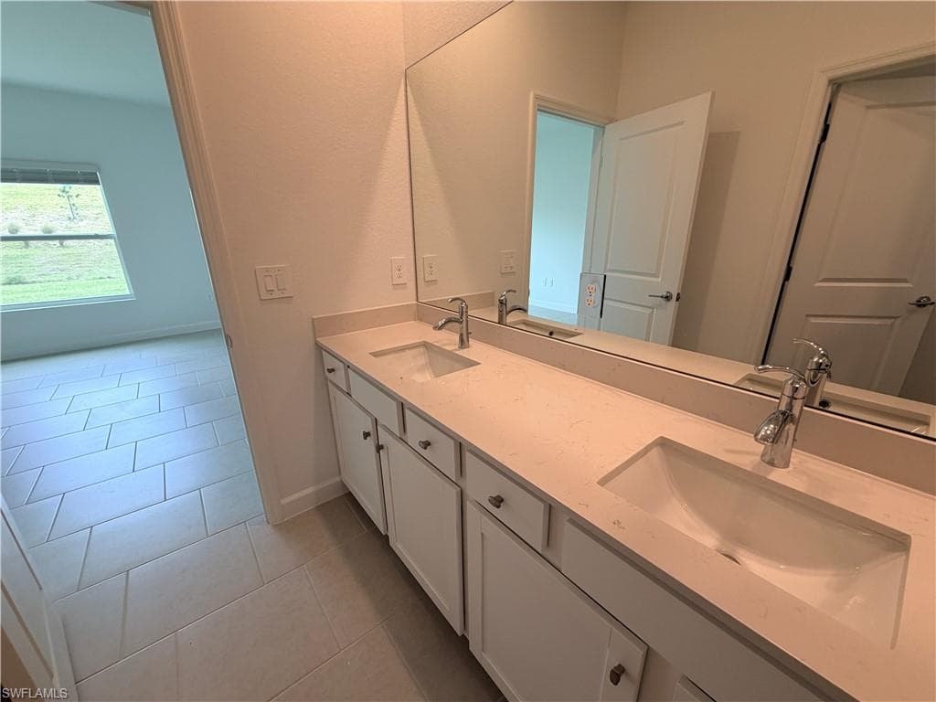 3917 Passion Vine DR-20