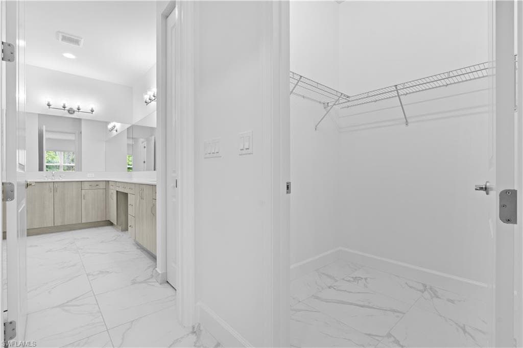 2589 Kingfisher DR-9