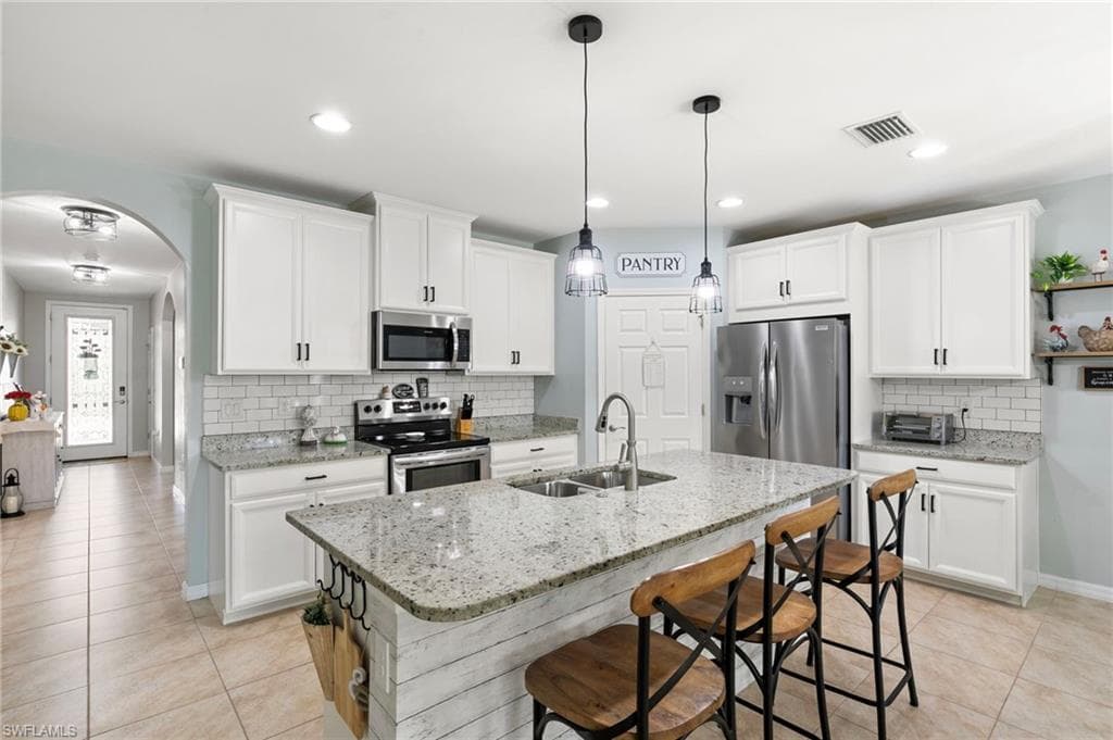 3215 Birchin LN-2