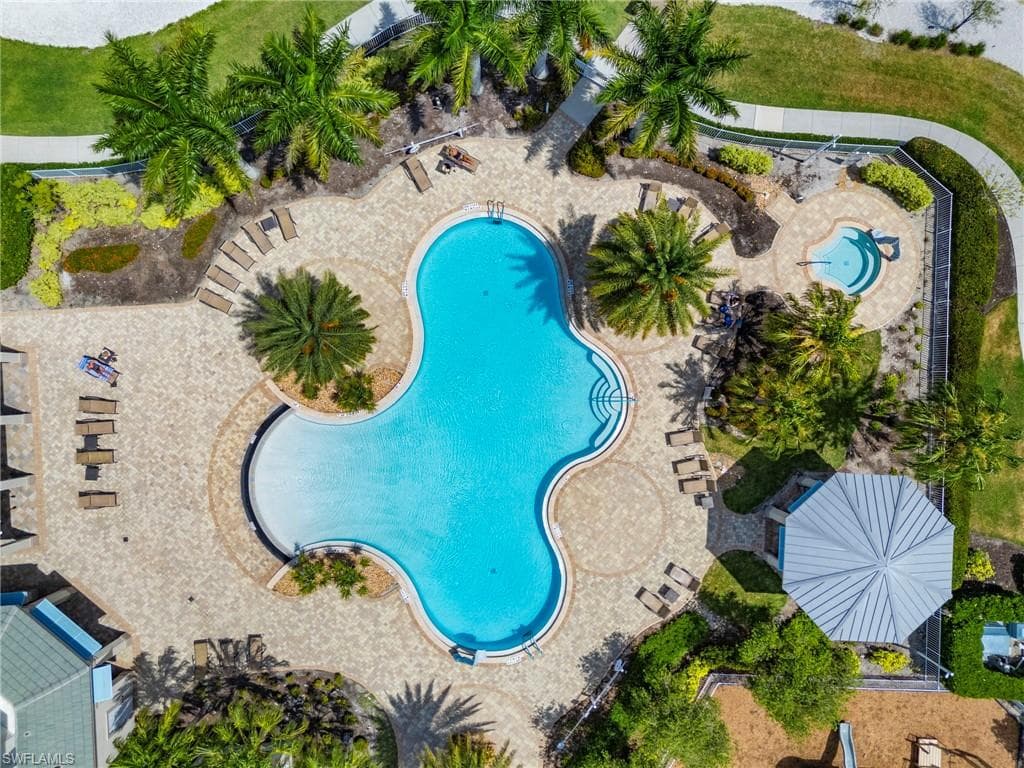 3215 Birchin LN-36