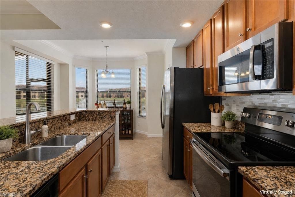 13710 Julias WAY 915-9