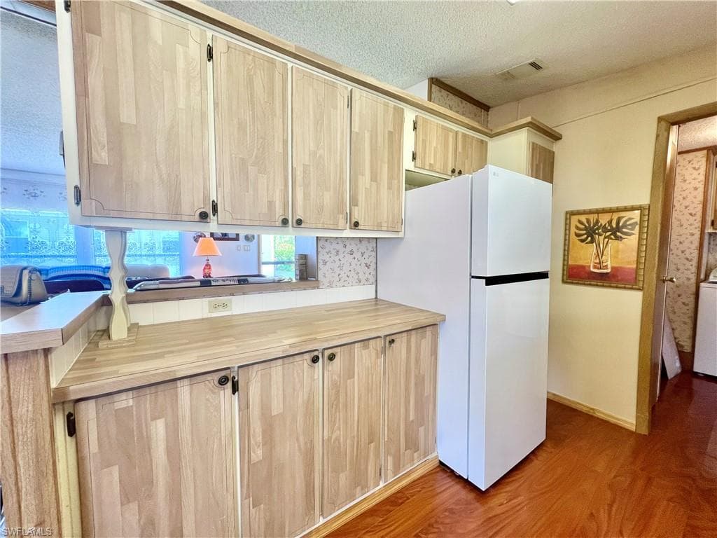 573 Cape Florida LN-14