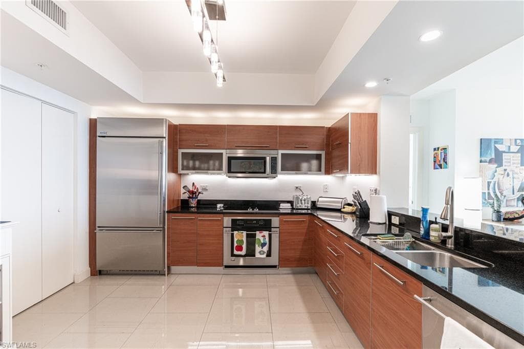 3000 Oasis Grand BLVD 801-5