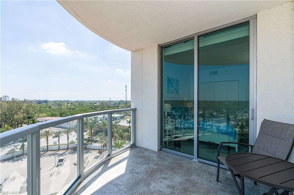 3000 Oasis Grand BLVD 801-21