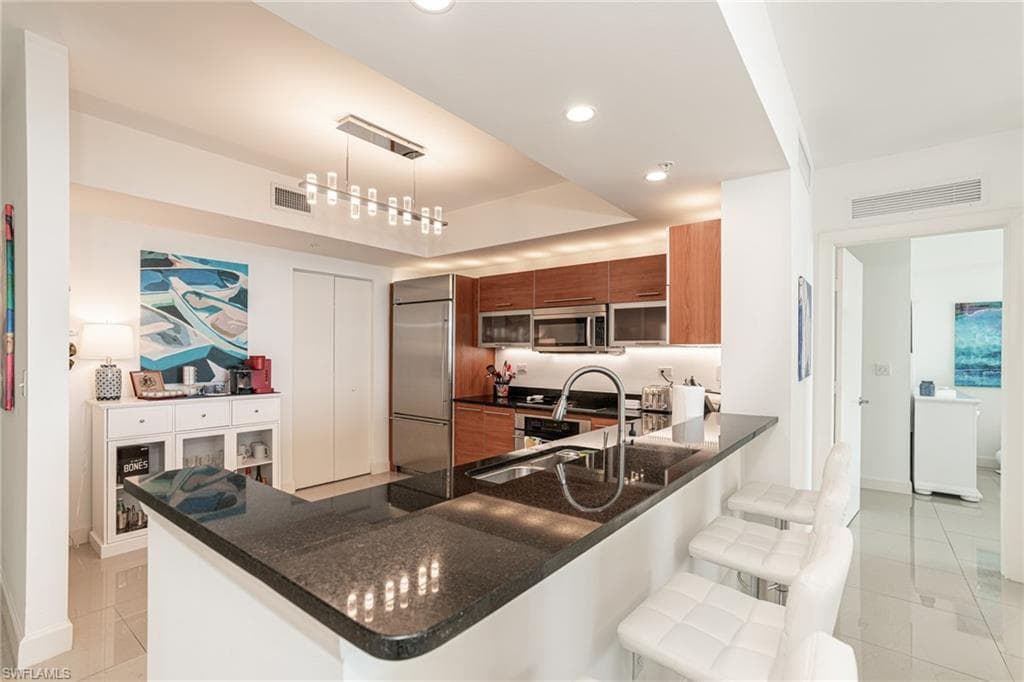 3000 Oasis Grand BLVD 801-6