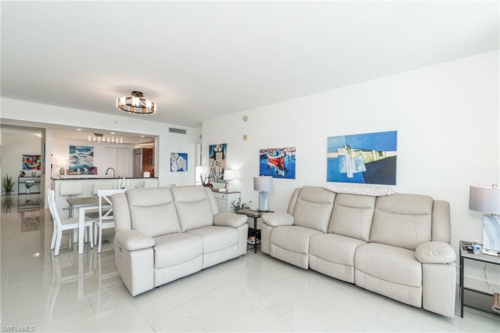 3000 Oasis Grand BLVD 801-9