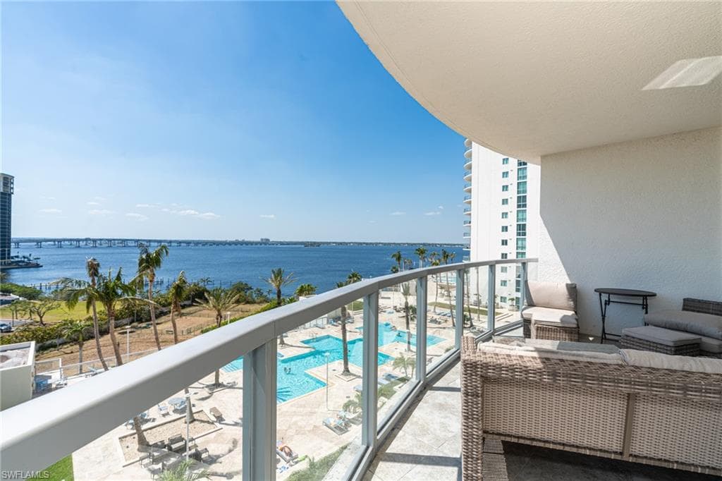 3000 Oasis Grand BLVD 801-24