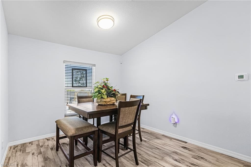 9032 Meadow CIR-10