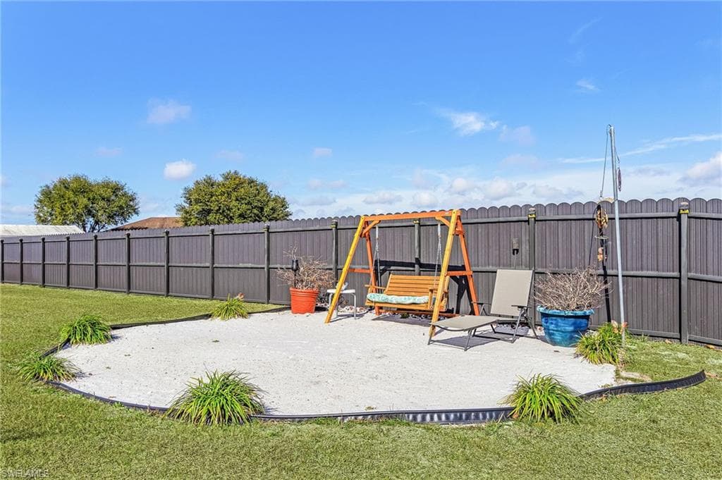 9032 Meadow CIR-20