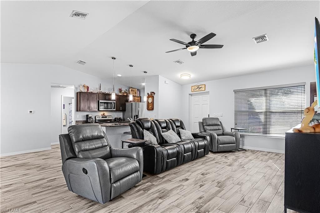9032 Meadow CIR-6