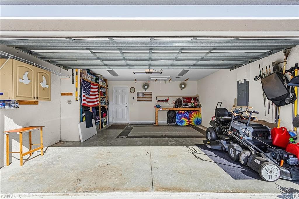 9032 Meadow CIR-18