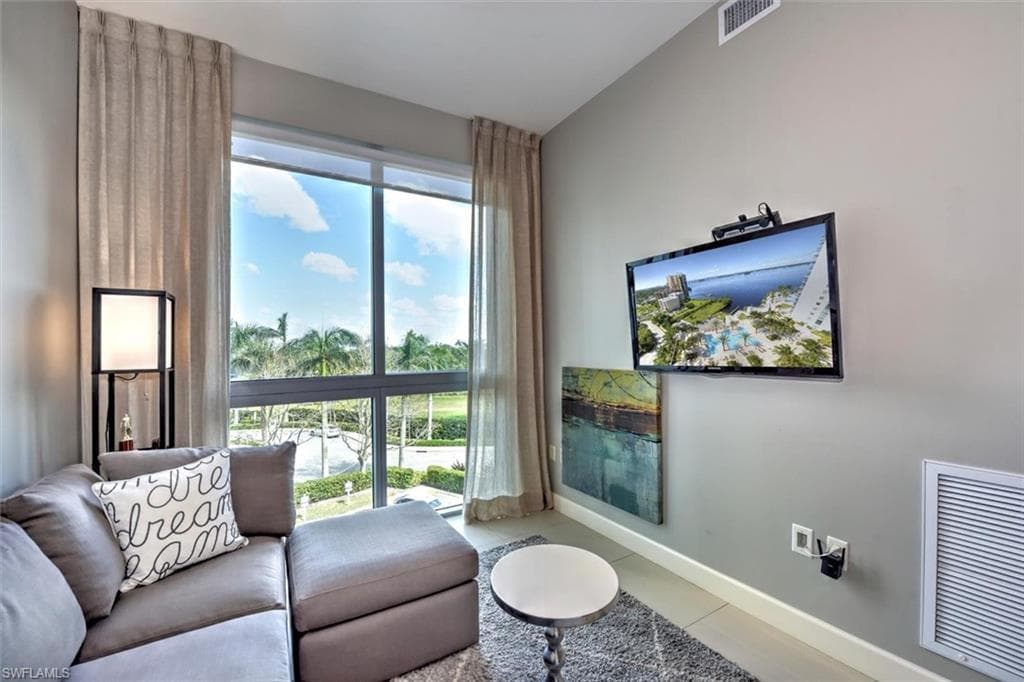 3000 Oasis Grand BLVD 407-16