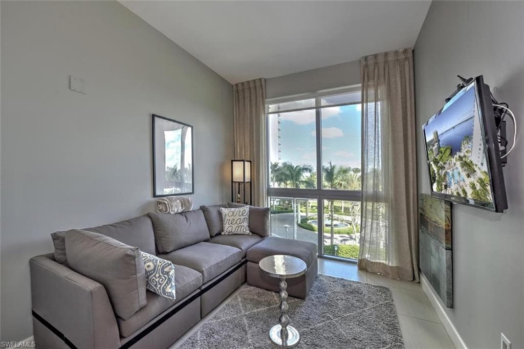 3000 Oasis Grand BLVD 407-15