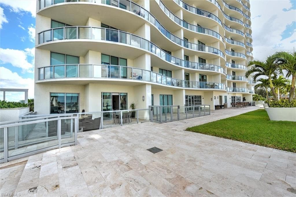 3000 Oasis Grand BLVD 407-25