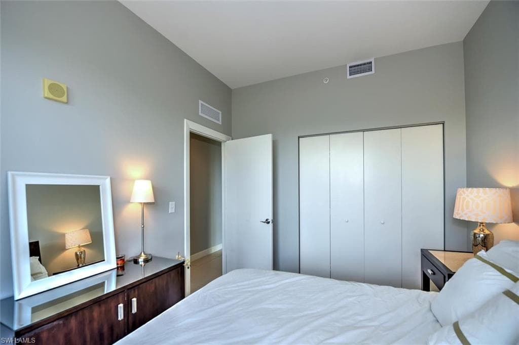 3000 Oasis Grand BLVD 407-19