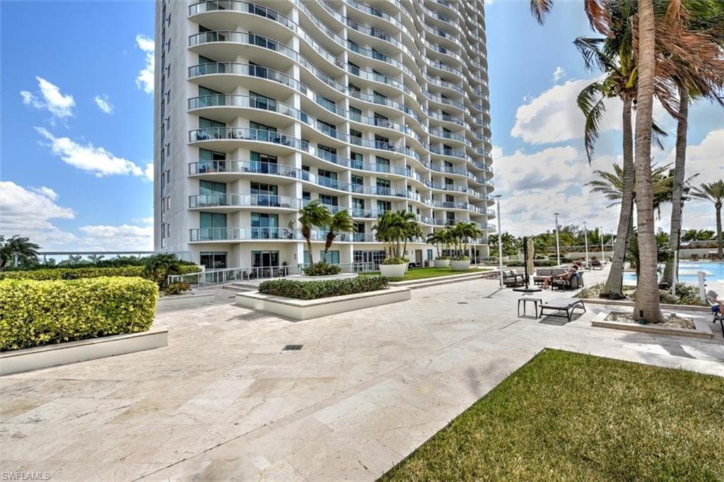 3000 Oasis Grand BLVD 407-23
